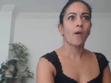 GOLDENBOOTY  live sex cam