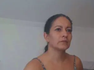 GOLDENBOOTY  live sex cam