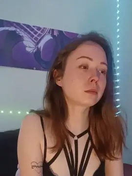 LovelllyLucy  live sex cam