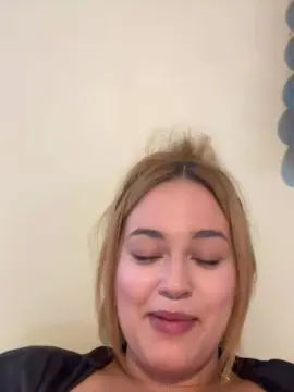 Karamelkitty8  live sex cam