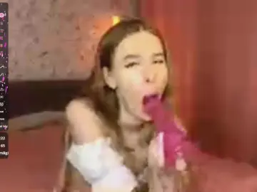 HeeEstell  live sex cam