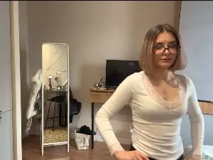 LaureneCables  live sex cam