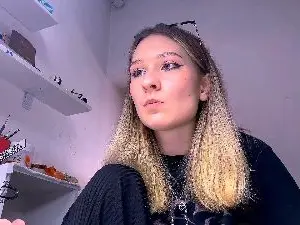 EllieAltaras  live sex cam