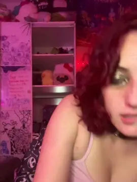 Red_Raven18  live sex cam