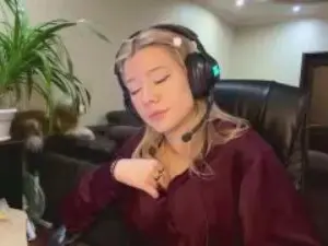 MapleHall  live sex cam