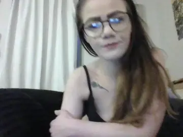 Doorgirlcini  live sex cam