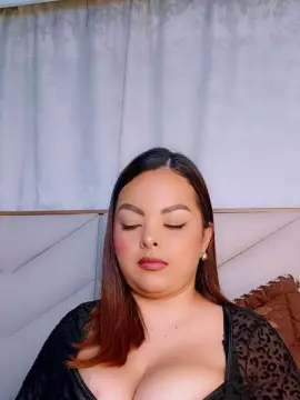 JulianaDeVine  live sex cam