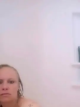 QUEENB8675  live sex cam