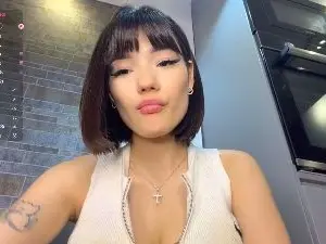 AmyHeuvelmann  live sex cam
