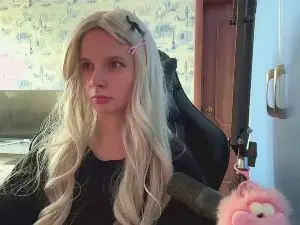 LouisLoewe  live sex cam