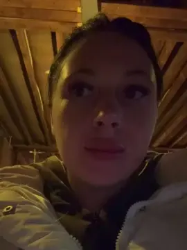 Saralarks  live sex cam