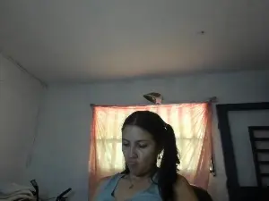 Marianne8  live sex cam