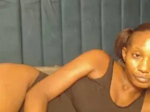 Prettytara  live sex cam