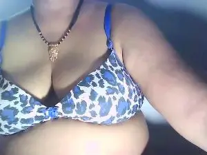 Sexypooja69  live sex cam