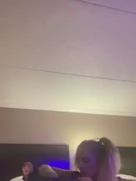 Callmeholly421  live sex cam