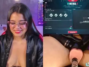 LuciaReid  live sex cam