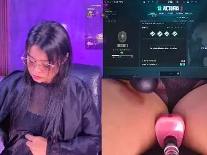 LuciaReid  live sex cam