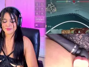 LuciaReid  live sex cam
