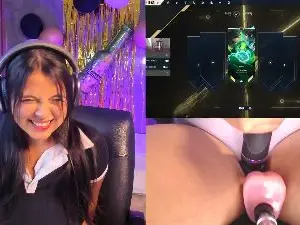 LuciaReid  live sex cam