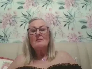 MatureCurvyRuby  live sex cam