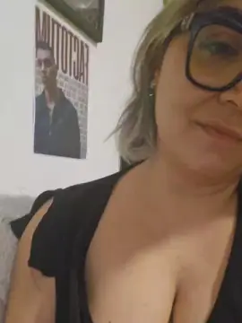 Tatafornow87  live sex cam