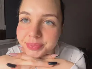 YevetteJakeman  live sex cam