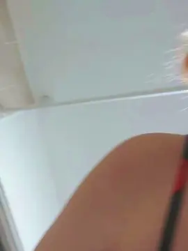 Haleytightlips  live sex cam