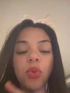 Luaoliva  live sex cam