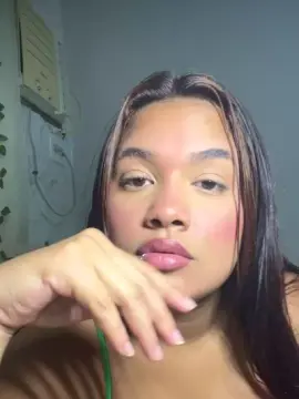 Latina_kiara  live sex cam