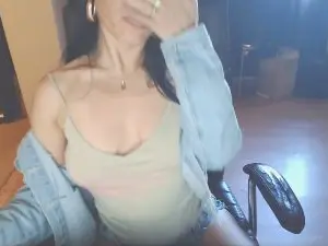 AnnTraXxx  live sex cam