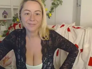 Karolynesyera_  live sex cam
