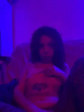 Lunitalunatik22  live sex cam
