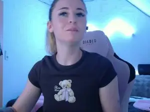 Mellyfouryou  live sex cam