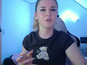 Mellyfouryou  live sex cam