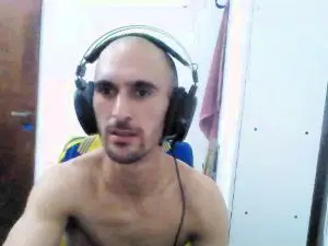 Naiara31  live sex cam