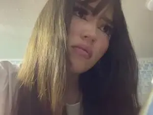 LeannGuyott  live sex cam