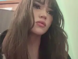 LeannGuyott  live sex cam