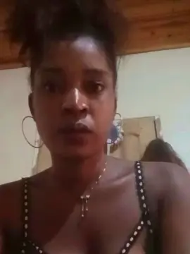 Sarah25  live sex cam