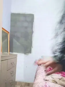 Sarahsua  live sex cam