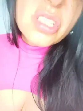 Sarahsua  live sex cam