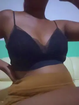 Danielah27  live sex cam