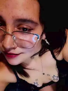 Tiauzumakii  live sex cam