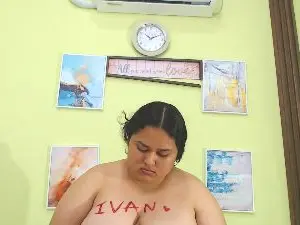 Saracurvy54  live sex cam