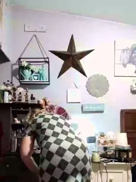 Wondrladi420  live sex cam