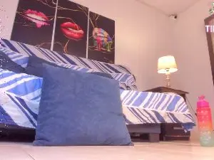 Yiovanna19  live sex cam