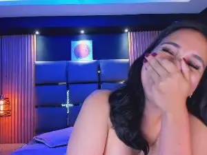 LauRoberts  live sex cam