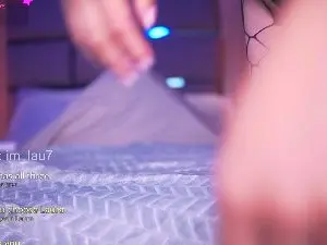 LauRoberts  live sex cam