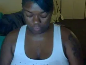 Bigbootibambi  live sex cam