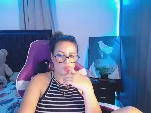 Esmeralda098  live sex cam