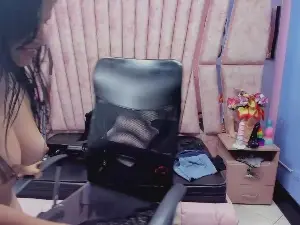 Hornyskinny26  live sex cam